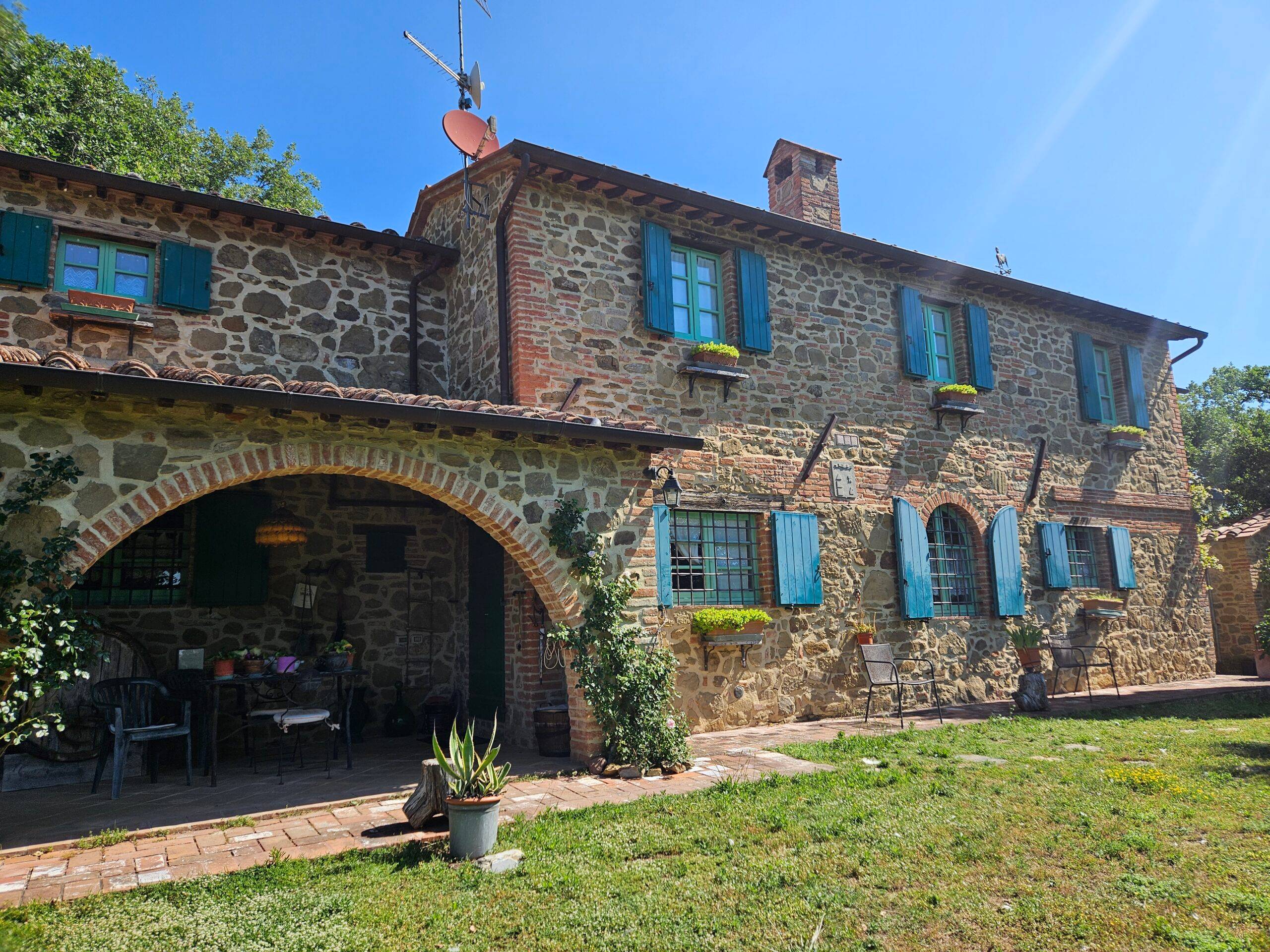 Charmant casale avec 10 hectares de terrain en plein cœur de l'Ombrie